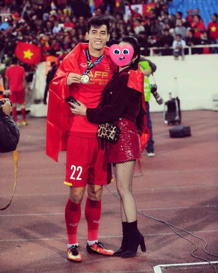 Tiến Linh và những mối tình 'chị em' gây sốt làng bóng đá 3 saostar 651cvub4em5a8iov