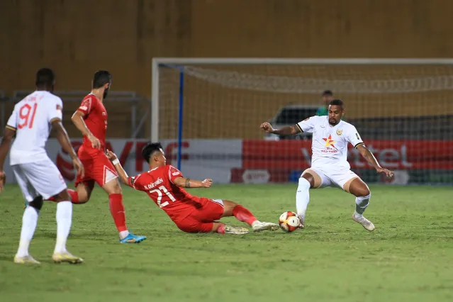 Cận cảnh tình huống check VAR đầu tiên ở V-League 1 can canh tinh huong check var dau tien o vleague 2023