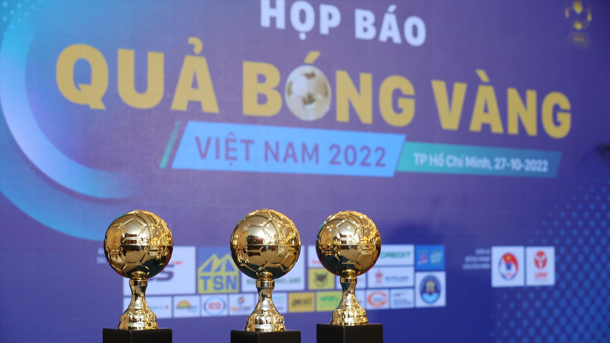 Đố vui: Bạn hiểu biết bao nhiêu về Quả bóng vàng Việt Nam? 8 Qua Bong Vang Viet N