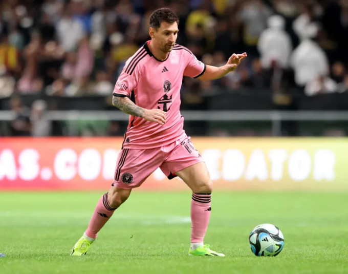 Phản ứng của Ronaldo khi chứng kiến đồng đội vùi dập Messi 6 bàn không gỡ 2 messi 2 jpeg 6075 1706819666 0202053135