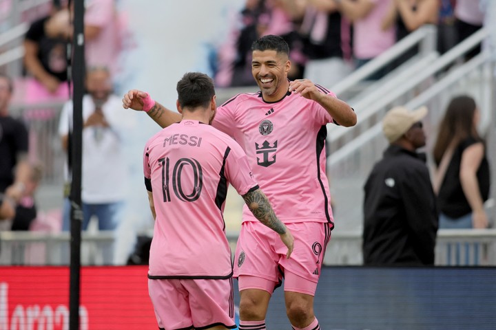 Messi Suarez song kiếm hợp bích như thời đỉnh cao, đưa Inter Miami lên đỉnh MLS 2 messi suarez phoi hop