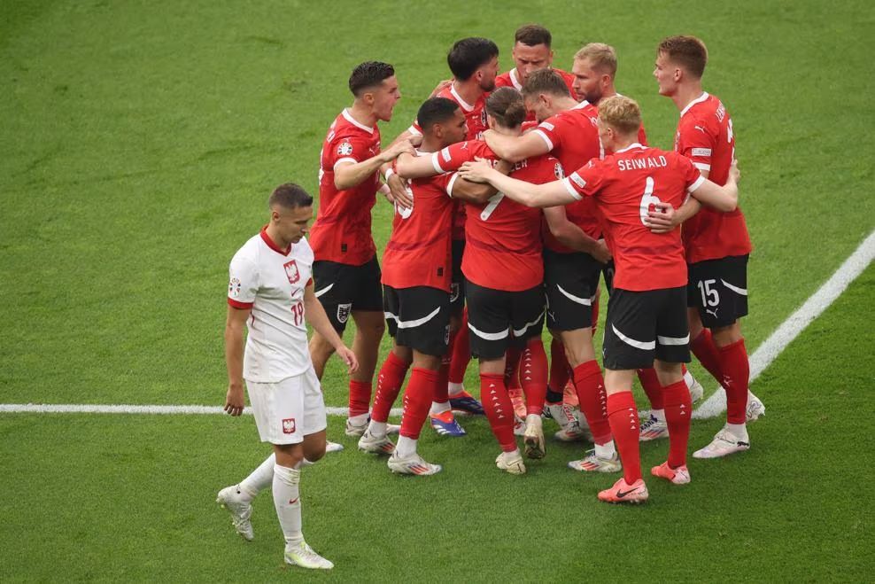 Xác định đội tuyển đầu tiên bị loại khỏi Euro 2024 Ao Balan2 01