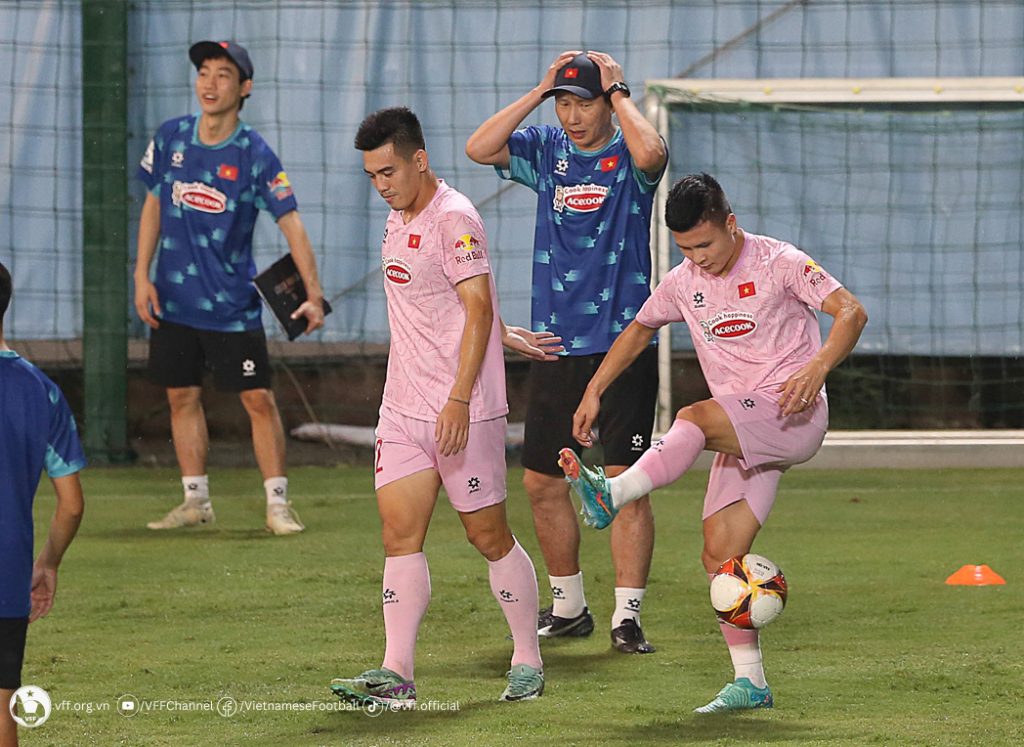 HLV Kim Sang-sik gạch tên 4 cầu thủ ĐTVN khỏi trận gặp Philippines htun2414