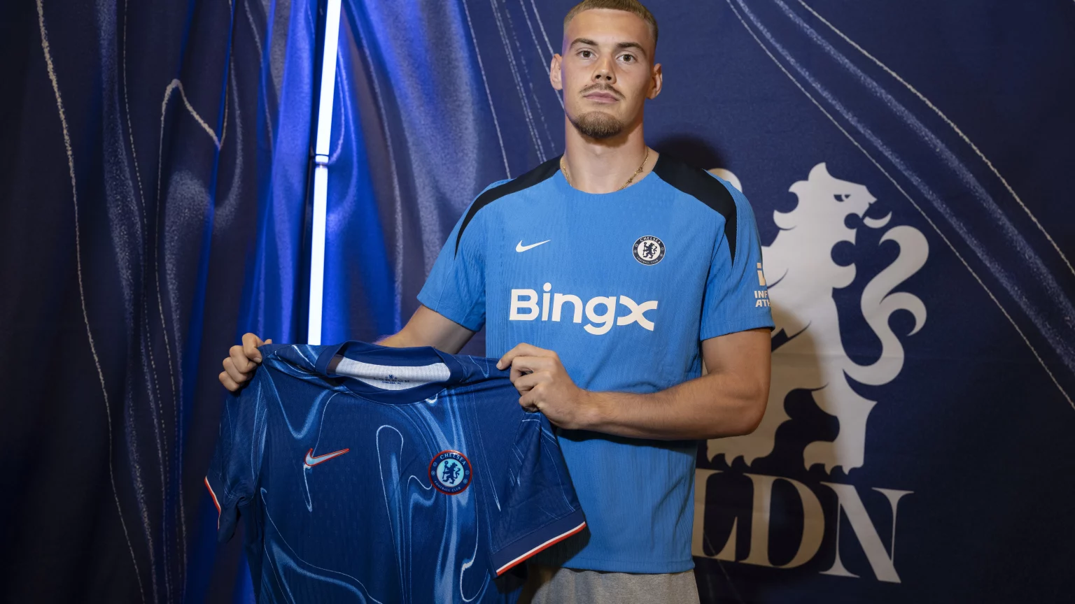 Chelsea mua thủ môn thứ 6 trong đội hình DAR 5006