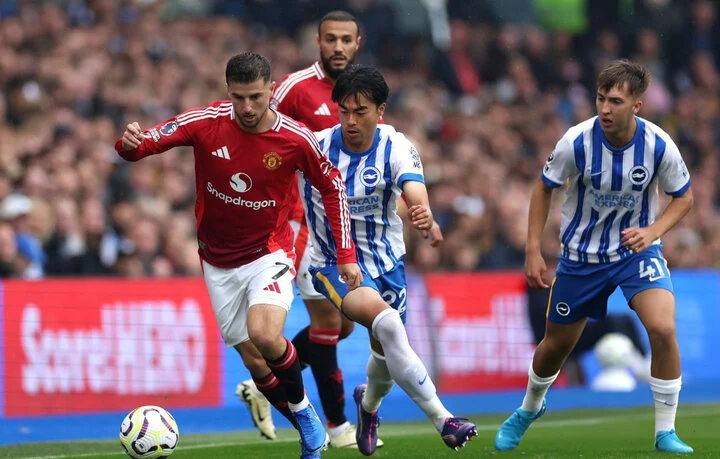 Nghiệt ngã phút bù giờ, M.U thua trận đầu tiên ở Premier League man utd vs bri 18533022