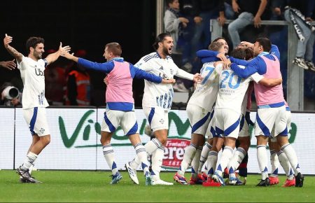 Đội bóng tí hon của Fabregas tạo địa chấn trên sân của nhà vô địch Europa League GYRhsGnWMAAkxXC e1727222808817