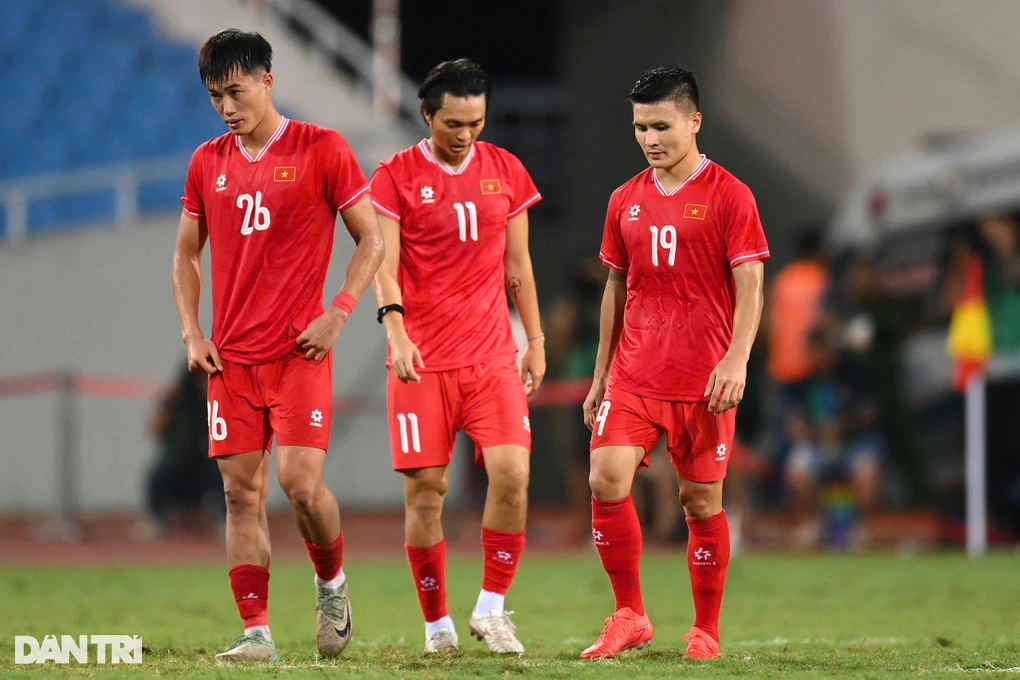 ĐT Việt Nam rơi xuống vị trí báo động đỏ trên BXH FIFA z5801452409851d4b2fb272d68208f69079c7dd2a597c6 1725590248222