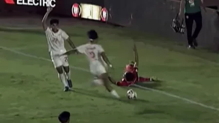 Cầu thủ Myanmar hành động phản cảm, nhận bão chỉ trích từ Indonesia gexmvueaoaadq e 23050407