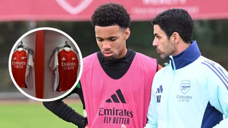 Thần đồng Arsenal bị cấm vào phòng thay đồ của đội 1 resize 3