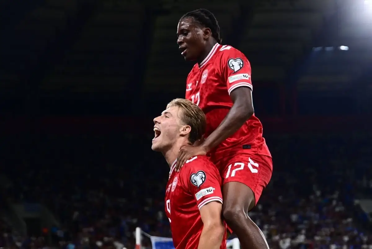 Rasmus Hojlund and Patrick Dorgu celebrating for Denmark 1